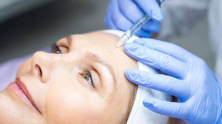 Woman getting anti-wrinkle treatment at Dr Saba Rajas clinic